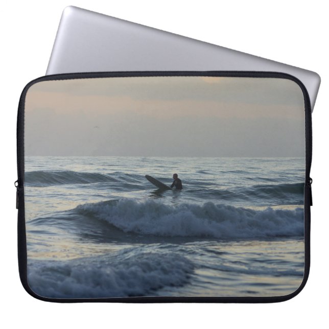 Funda Para Portátil Surfer Awaits (Frente)