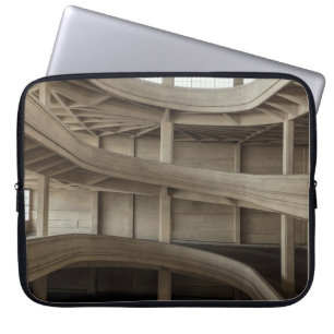 FUNDA PARA PORTÁTIL TECHO DE MADERA MARRÓN DURANTE EL DÍA