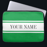 Funda Para Portátil Texto opcional de la franja de Carreras blanca ver<br><div class="desc">Este diseño deportivo presenta una colorida franja de carreras horizontal en blanco y verde. El texto dentro de la franja blanca central es opcional y se puede personalizar.</div>