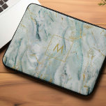 Funda Para Portátil Textura de mármol impresa en oro y Aqua monogramad<br><div class="desc">Diseño personalizado de mármol y textura dorada de diseño y diseño.</div>