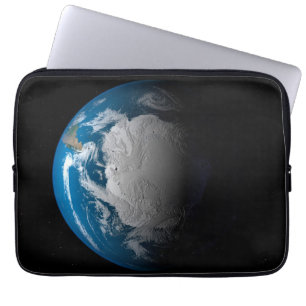 Funda Para Portátil Tierra Fuerte Que Muestra Nubes Simuladas Sobre La