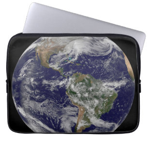 Funda Para Portátil Tierra Llena Que Muestra Una Fuerte Tormenta De In