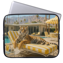 Funda Para Portátil Tigre junto a la piscina de Palm Springs