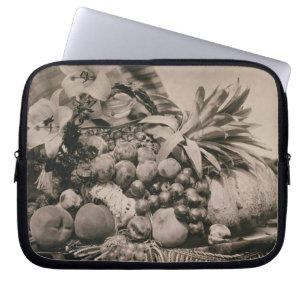 Funda Para Portátil Todavía vida con la fruta, 1860 (foto de la sepia