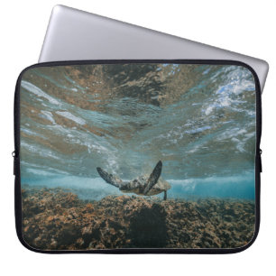 FUNDA PARA PORTÁTIL TORTUGA EN EL MOVIMIENTO