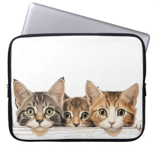 FUNDA PARA PORTÁTIL TRÍO DE CUTE KITTY GATOS PELEANDO SOBRE LA FENSA