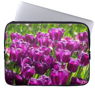 Funda Para Portátil Tulipanes lilacos brillantes en un día soleado