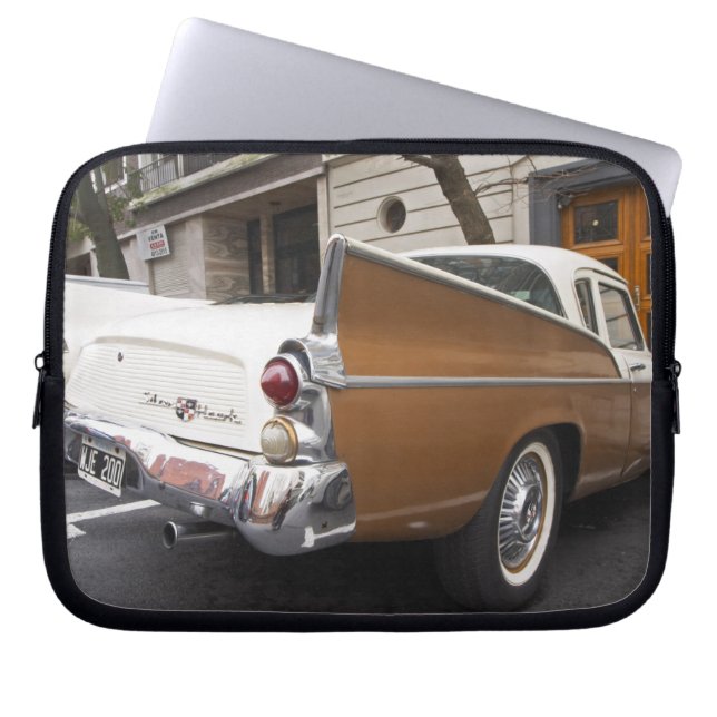 Funda Para Portátil Un auto Studebaker Silver Hawk Classic estacionado (Frente)
