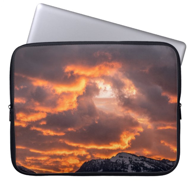 Funda Para Portátil Un cielo vibrante al atardecer de fuego (Frente)