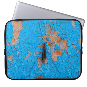 Funda Para Portátil Un gran mosquito se sienta sobre una walla rota az