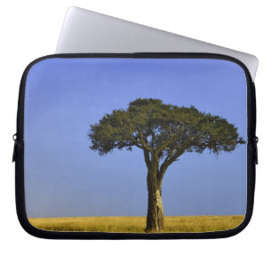 Funda Para Portátil Un solo árbol de acacia en llanuras herbáceas, Mas