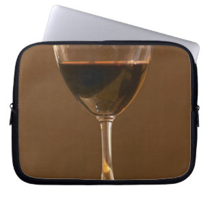 Funda Para Portátil Un vaso de tinto Chateau Belgrave a la luz del sol