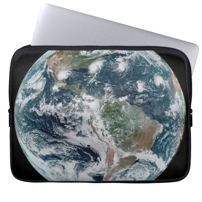 Funda Para Portátil Una Cadena Perdida De Ciclones Tropicales (Frente)