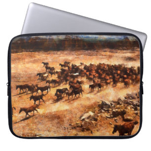 Funda Para Portátil Una manada de caballos salvajes corriendo. Trabajo