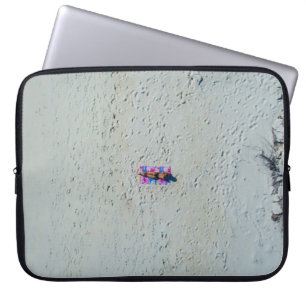 Funda Para Portátil Una persona tomando el sol en la playa