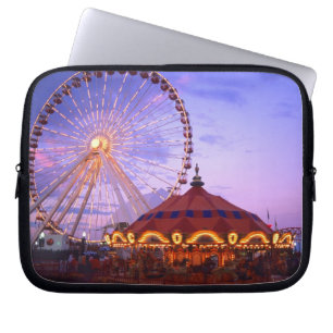 Funda Para Portátil Una rueda de la fortuna y un carrusel en el Navy P