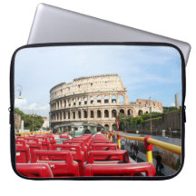 Una vista del Coliseo en Roma desde un autobús tur