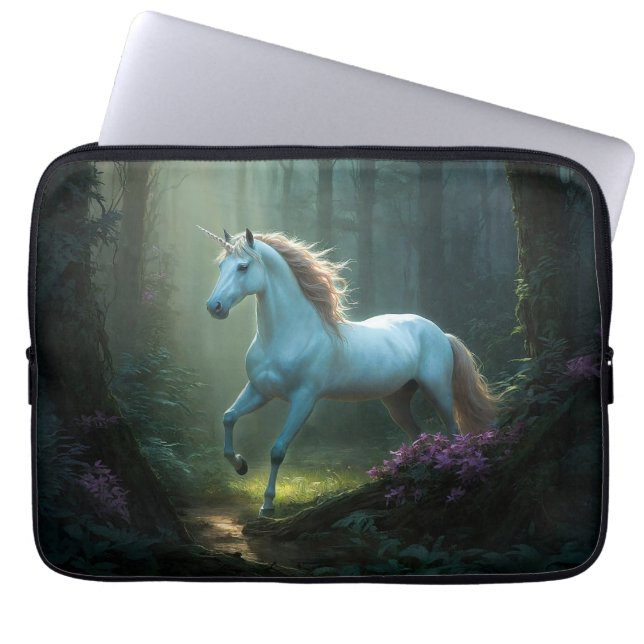 Funda Para Portátil Unicornio mágico en un bosque encantado (Frente)