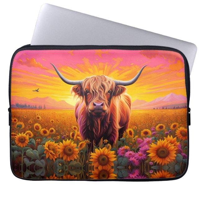 Funda Para Portátil Vaca Highland en girasoles al amanecer (Frente)
