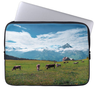 Funda Para Portátil Vacas felices en la granja en Suiza