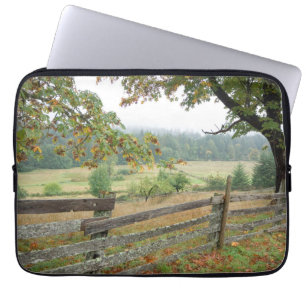Funda Para Portátil Valla vieja en una granja