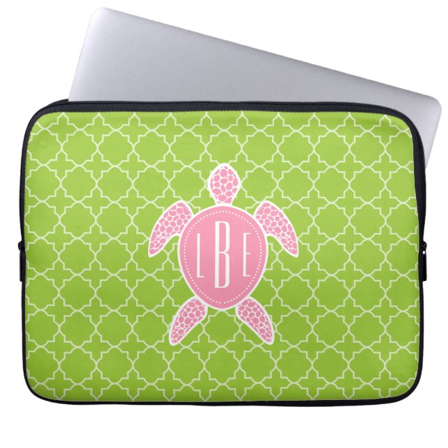 Funda Para Portátil Verde rosado con monograma Quatrefoil de la (Frente)