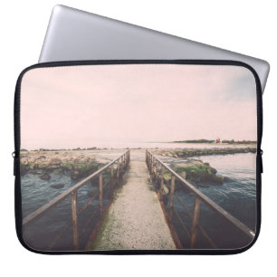 Funda Para Portátil Viejo puente con rieles metalizado oxidados cerca 