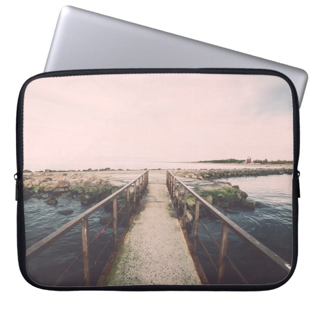 Funda Para Portátil Viejo puente con rieles metalizado oxidados cerca  (Frente)