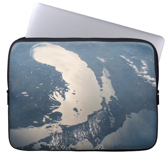 Funda Para Portátil Vigas Sunglint frente al lago Michigan (Frente)