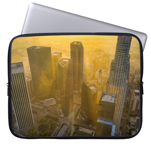 FUNDA PARA PORTÁTIL VISTA AÉREA DE LOS EDIFICIOS DE LA CIUDAD DURANTE  (Frente)