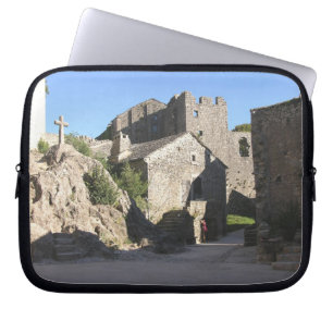 Funda Para Portátil Vista de la iglesia fortificada construida por los