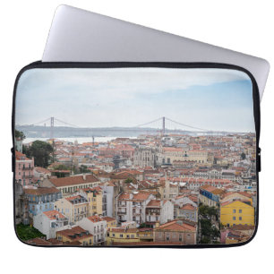 Funda Para Portátil Vista del casco antiguo de Lisboa y el puente del