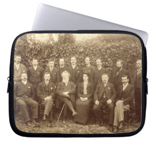 Funda Para Portátil William Morris, fotografiado con el personal en