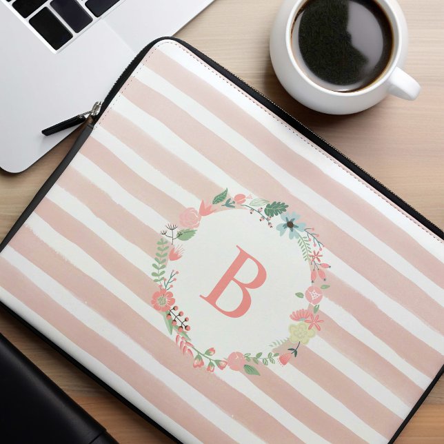 Funda Para Portátil Wreath floral monogramada rosa (Subido por el creador)