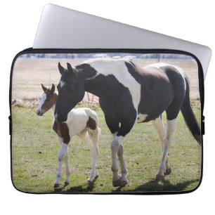 Funda Para Portátil Yegua y potra caminando
