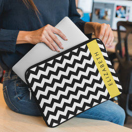 Funda Para Portátil Zigzag negro y blanco, patrón de cheurón, nombre