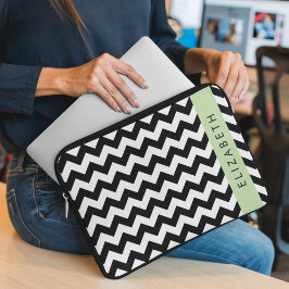 Funda Para Portátil Zigzag negro y blanco, patrón de cheurón, nombre