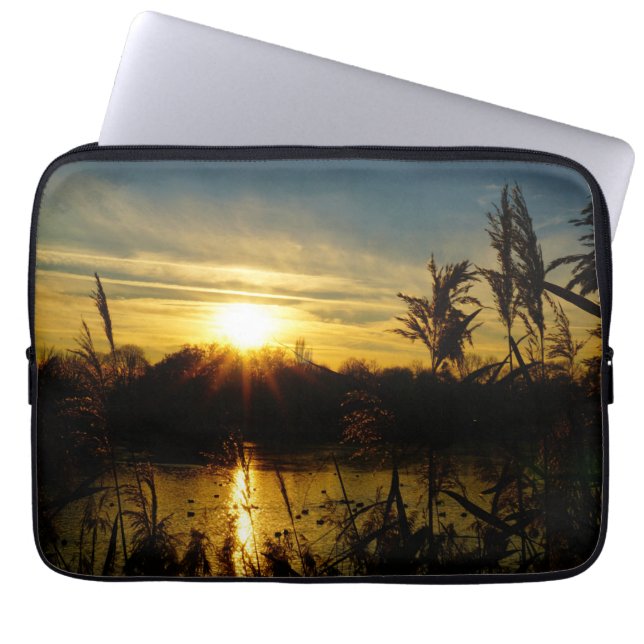 Funda Para Portátil Zonsondergang bij een meertje met rietpluimen. (Frente)
