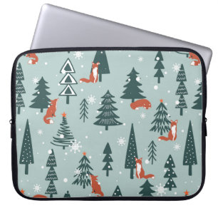 Funda Para Portátil Zorros, abetos, nieve, dibujado a mano. Marea colo
