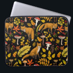 Funda Para Portátil zorros otoñales sobre negro<br><div class="desc">Fauna y flora silvestres de otoño pintadas a mano: zorros,  hojas forestales,  setas y bayas</div>