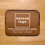 Funda para portátiles con marca de fábrica Brown<br><div class="desc">Funda portátil de personalizable que se utiliza para crear conciencia de marca. Los contenidos son el logotipo de su empresa, el nombre de su empresa o empresa, la dirección y el número de teléfono. El diseño es de textos marrones y blancos sobre fondo marrón. Compruebe la apariencia después de cargar...</div>