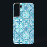 Funda Para Samsung Galaxy S22  Baldosas orgánicas en azul y blanco<br><div class="desc">Baldosas ornamentadas a mano con elementos florales</div>