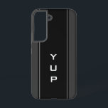 Funda Para Samsung Galaxy S22 Banda negra monográfica personalizada<br><div class="desc">Funda Samsung Galaxy S22 con banda negra monogramada personalizada. Elegante diseño elegante para las iniciales personalizadas de monograma. Idea de regalo de cumpleaños masculino/masculino para papá,  padre,  tío,  hermano,  esposo,  abuelo,  etc. Letras de nombre monogramadas. Tipografía moderna. Diseño de franja.</div>