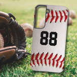 Funda Para Samsung Galaxy S22 Béisbol con número de Personalizable<br><div class="desc">Fotografía macro de un nuevo béisbol con costura roja. Un regalo perfecto para los aficionados al béisbol o al softball.</div>