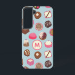 Funda Para Samsung Galaxy S22 Confección de dulces de chocolate monograma<br><div class="desc">¡Delicioso patrón de chocolate y dulces en un fondo azul de huevo de pato lleno de dulces y tentaciones! Cambiar el monograma inicial a personalizar.</div>