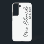 Funda Para Samsung Galaxy S22  Cursiva mínima Sra. Personalizado Apellido Boda Re<br><div class="desc">Este es un Personalizado cursivo mínimo Sra. Apellido Boda Regalo Samsung Galaxy Phone Case!</div>
