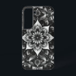 Funda Para Samsung Galaxy S22 Elegante estuche para teléfono Ornate B&W<br><div class="desc">Envuelva su teléfono con elegancia intemporal con este impresionante funda duro que presenta un intrincado patrón monocromo sin fisuras. En un fondo negro profundo, elementos florales y botánicos ornamentados se entrelazan, centrados en un motivo de flor simétrico multipetalado. Las minuciosas hojas giratorias, las flores más pequeñas y las flores decorativas...</div>