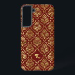 Funda Para Samsung Galaxy S22  Elegante Patrón De Damas De Oro Metálico En Rojo O<br><div class="desc">Impresión de textura metálica de oro,  damascos florales vintage con fondo rojo oscuro personalizado. Monograma de personalizable.</div>