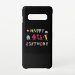 Funda Para Samsung Galaxy S10 Feliz cuarto cumpleaños. 4 años al día.<br><div class="desc">Feliz cuarto cumpleaños. Diseño divertido y lindo cumpleaños con adorable oso de peluche sosteniendo un regalo y un lápiz gracioso escribiendo los deseos de cumpleaños. Un juego perfecto para ropa,  camisetas y accesorios.</div>