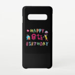 Funda Para Samsung Galaxy S10 Feliz octavo cumpleaños. 8 años al día.<br><div class="desc">Feliz octavo cumpleaños. Diseño divertido y lindo cumpleaños con adorable oso de peluche sosteniendo un regalo y un lápiz gracioso escribiendo los deseos de cumpleaños. Un juego perfecto para ropa,  camisetas y accesorios.</div>